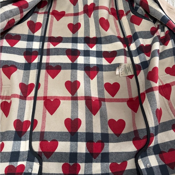 Burberry duffle coat in a beige or camel colorway with a heart-pattern EUC - Picture 3 of 13